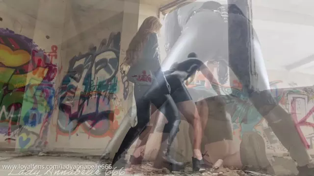 Poster: LADYANNABELLE666 - Urbex Fucking With Latex Worm