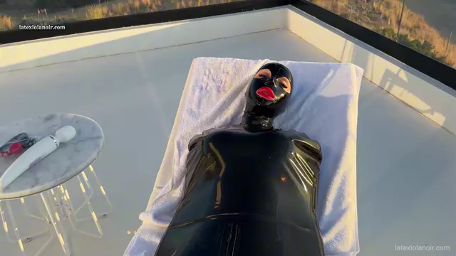 Poster: LatexLolaNoir - Latex Body Bag Outside