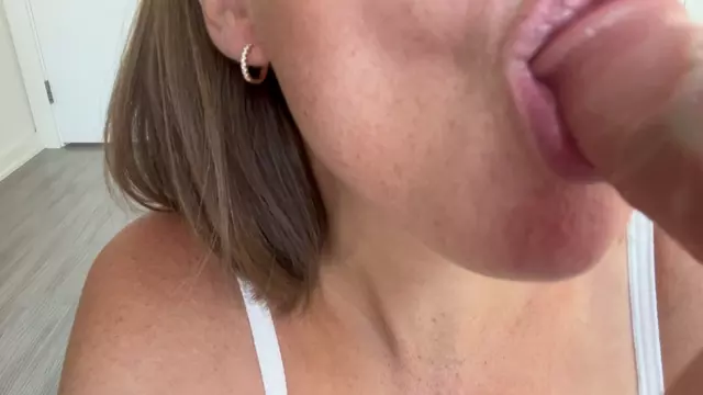 Poster: Nicolette Bloom – Dr Mom Relieves You