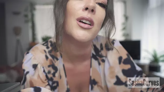 Poster: Sasha Curves – Your Manipulatve Aunt