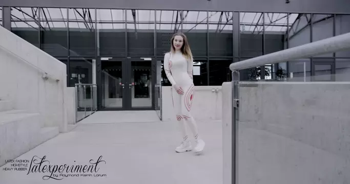 Poster: Serena Frost 11 - LateXperiment
